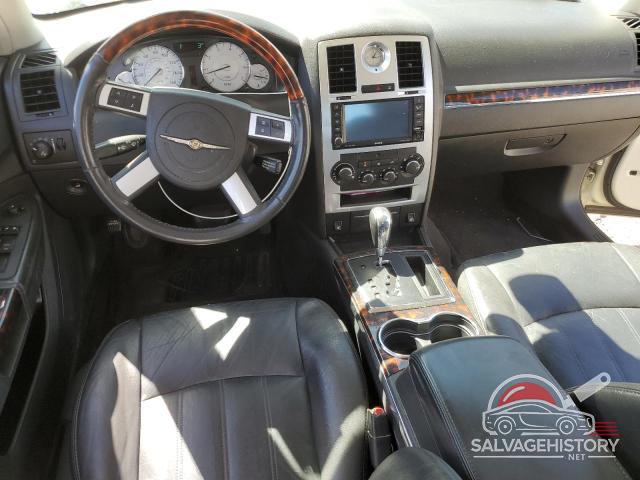 2C3CK6CT0AH151339 2010 CHRYSLER 300 photo no. 8