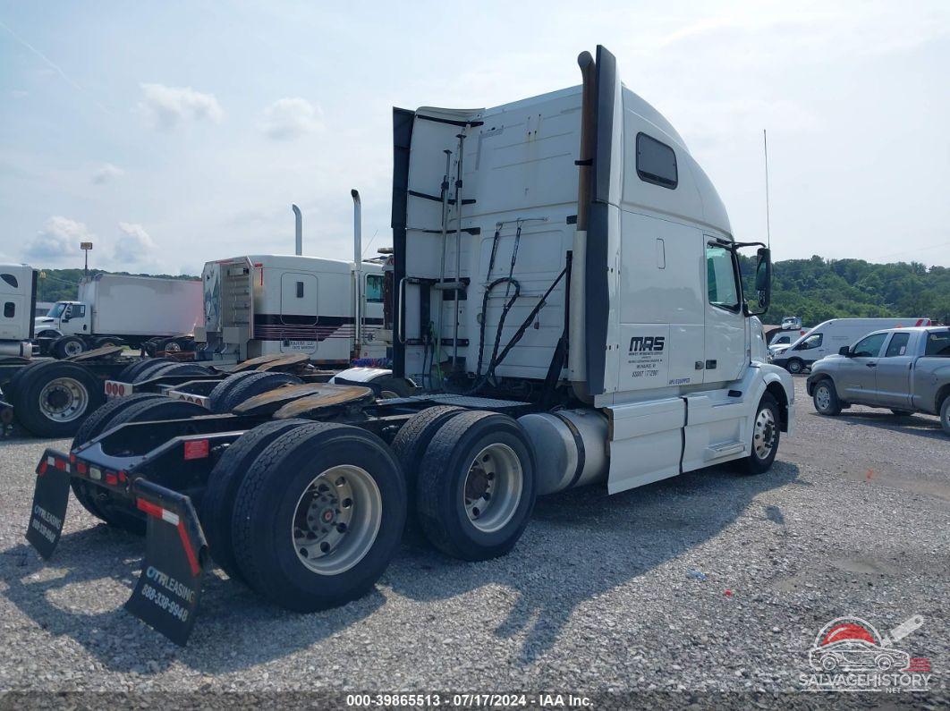 4V4N99EH2FN909601 2015 VOLVO VN photo no. 4
