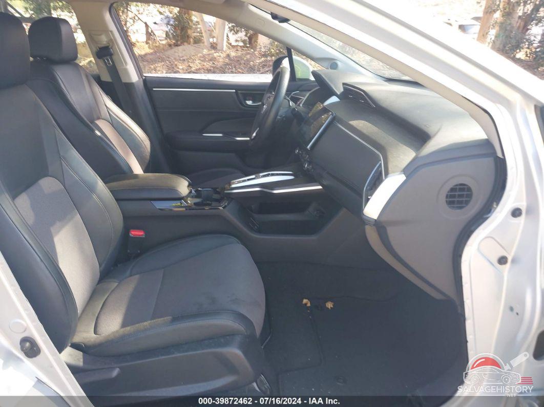 JHMZC5F16JC000529 2018 HONDA CLARITY PLUG-IN HYBRID photo no. 5