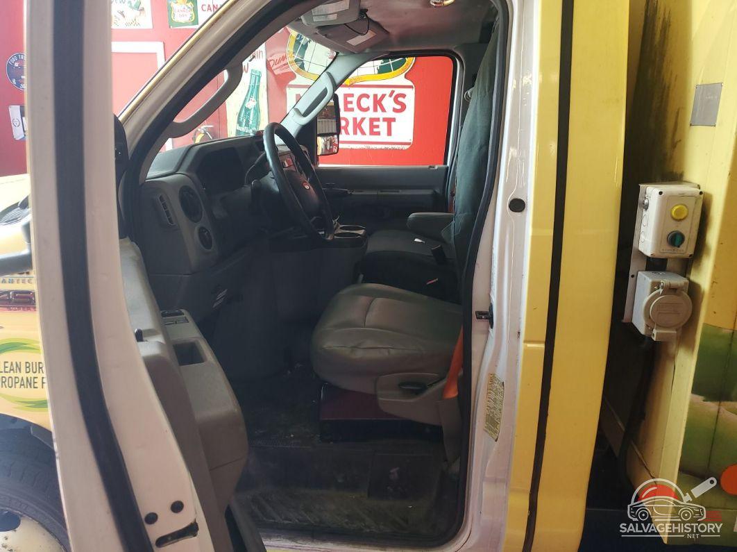 1FDXE4FS3KDC07800 2019 FORD ECONOLINE photo no. 9