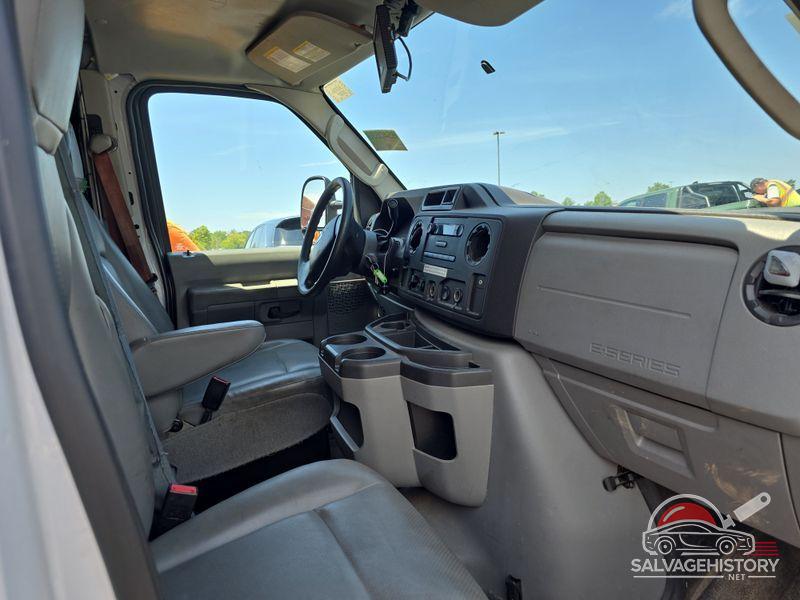 1FDXE4FS4HDC69053 2017 FORD E-450 CUTAWAY photo no. 9