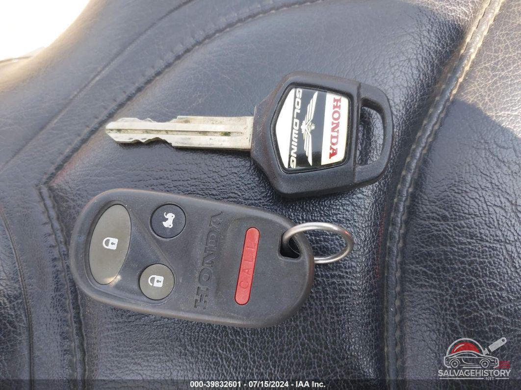 1HFSC47491A000659 2001 HONDA GL1800 photo no. 11