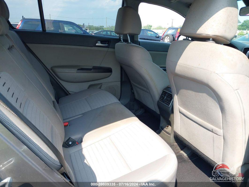 KNDPMCAC4J7440163 2018 KIA SPORTAGE photo no. 8