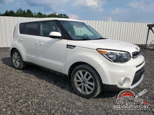 KNDJP3A55J7606480 2018 KIA SOUL photo no. 4