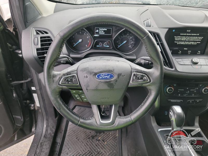 1FMCU9HD6KUA65570 2019 FORD ESCAPE photo no. 3