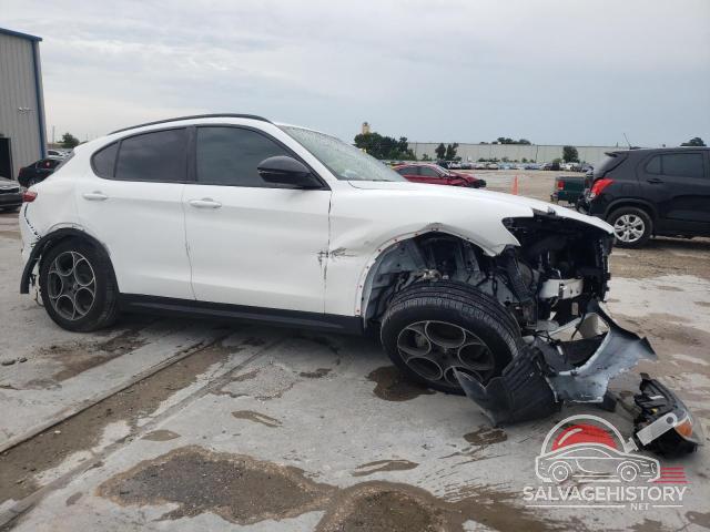 ZASPAJAN1M7C98333 2021 ALFA ROMEO STELVIO photo no. 4