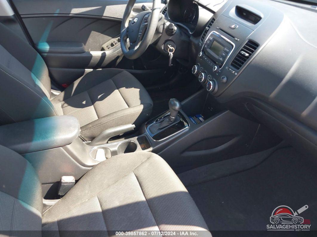 3KPFK4A76HE081323 2017 KIA FORTE photo no. 5