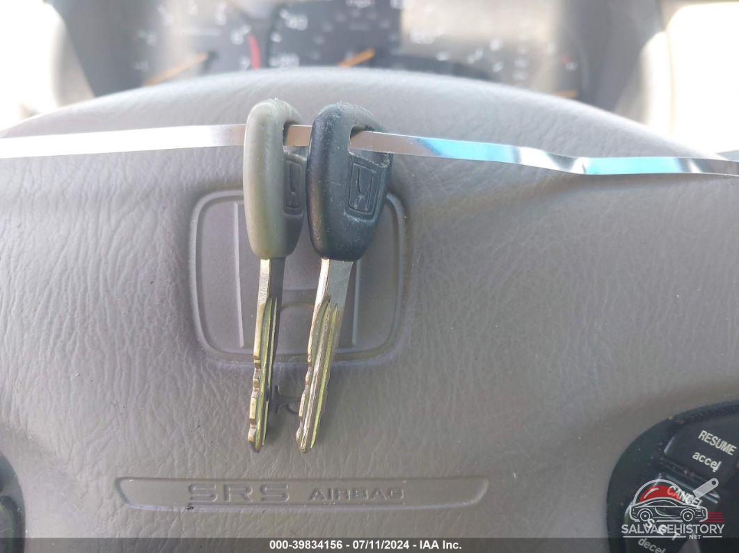 1HGCG1650WA071396 1998 HONDA ACCORD photo no. 11
