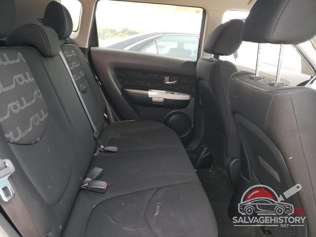 KNDJT2A64C7380921 2012 KIA SOUL photo no. 10