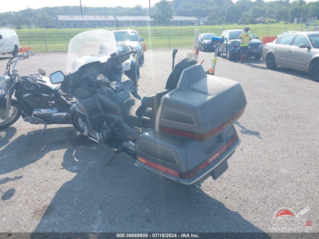 1HFSC2203JA008846 1988 HONDA GL1500 photo no. 4