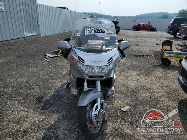 1HFSC2239WA004334 1998 HONDA GL CYCLE photo no. 2