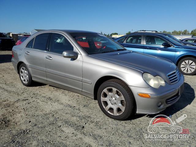 WDBRF81J85F580774 2005 MERCEDES-BENZ C-CLASS photo no. 4