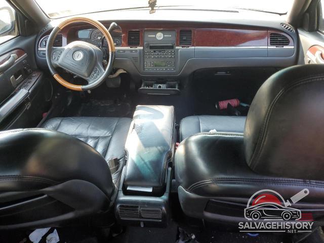 1LNHM82W83Y652602 2003 LINCOLN TOWNCAR photo no. 8
