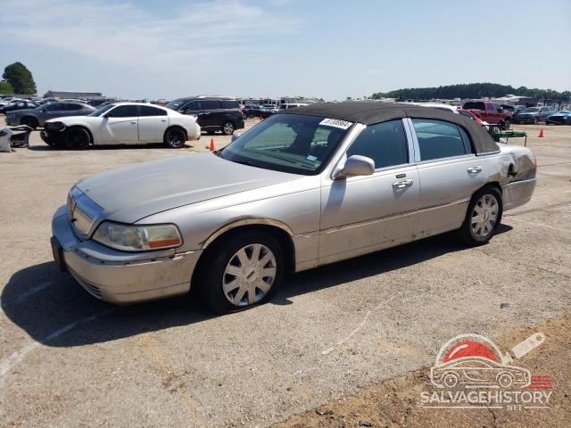 1LNHM81W94Y619076 2004 LINCOLN TOWNCAR photo no. 3