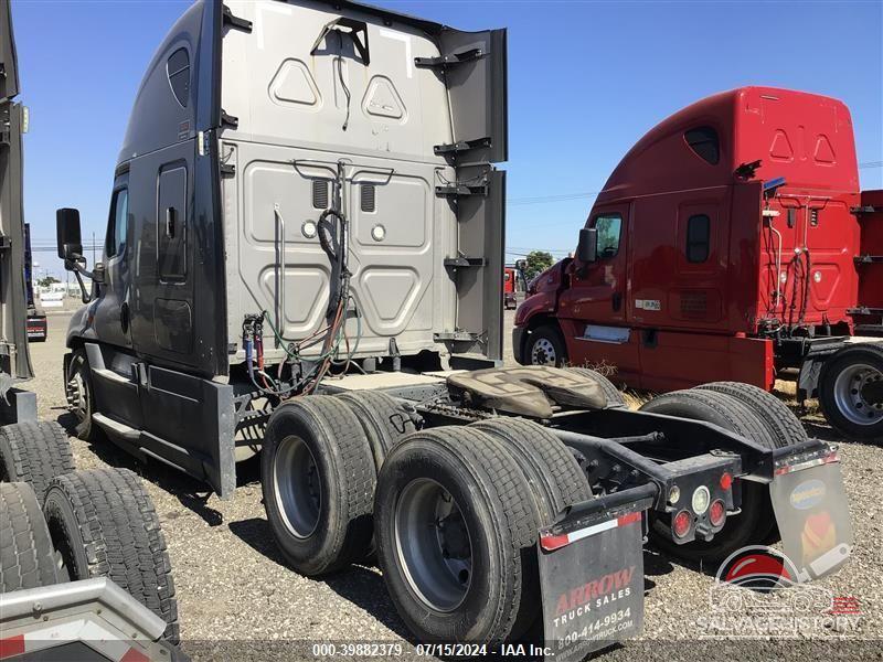 3AKJGLDR7HSHF0852 2017 FREIGHTLINER CASCADIA 125 photo no. 3