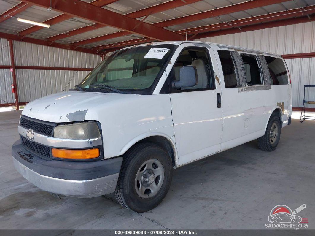 1GBFG154X81186129 2008 CHEVROLET EXPRESS photo no. 2