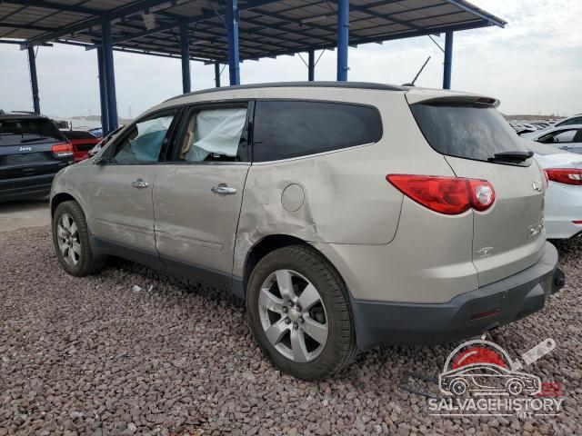 1GNKRLED8BJ181820 2011 CHEVROLET TRAVERSE photo no. 2