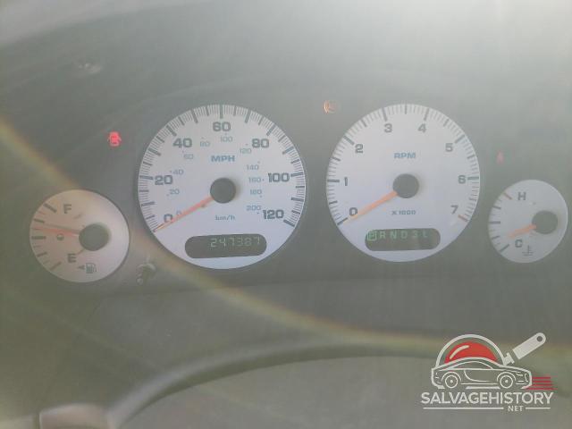 2C4GP74L52R717803 2002 CHRYSLER MINIVAN photo no. 9
