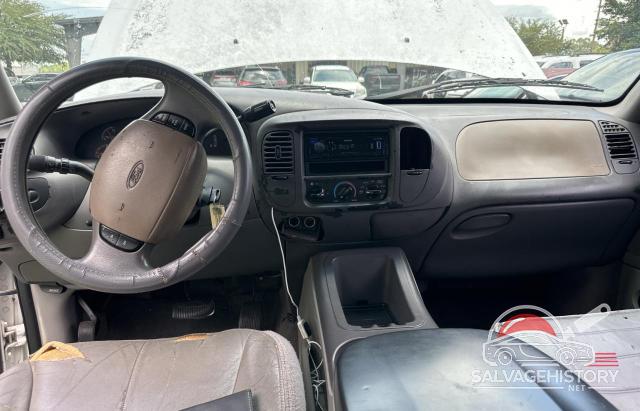 1FMRU15W71LB42257 2001 FORD EXPEDITION photo no. 9