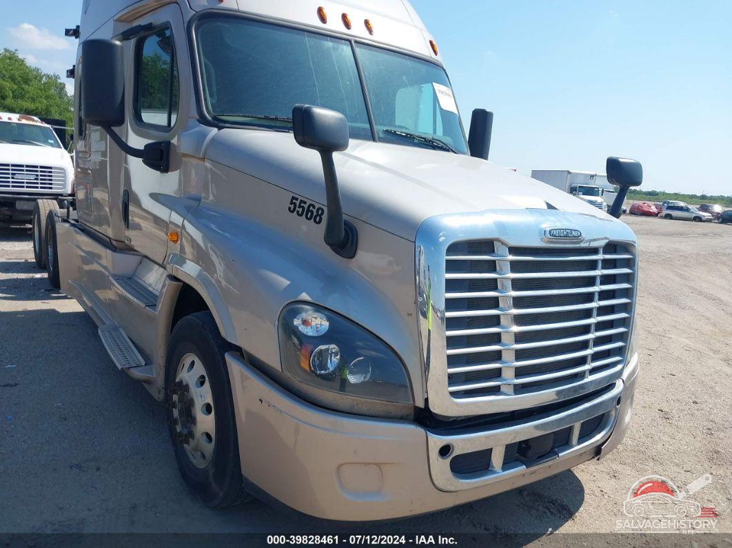 3AKJGLD55FSBT5568 2015 FREIGHTLINER CASCADIA 125 photo no. 2