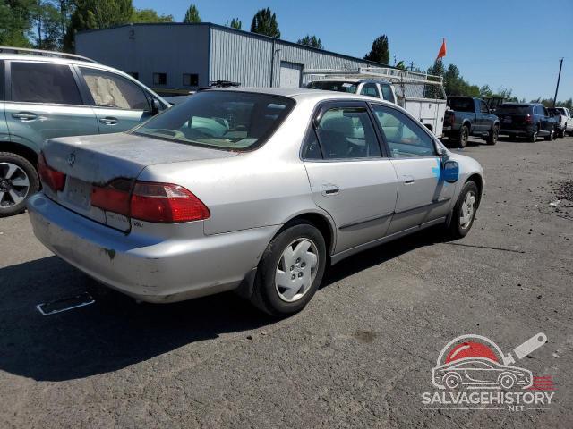 1HGCG1643XA063608 1999 HONDA ACCORD photo no. 3