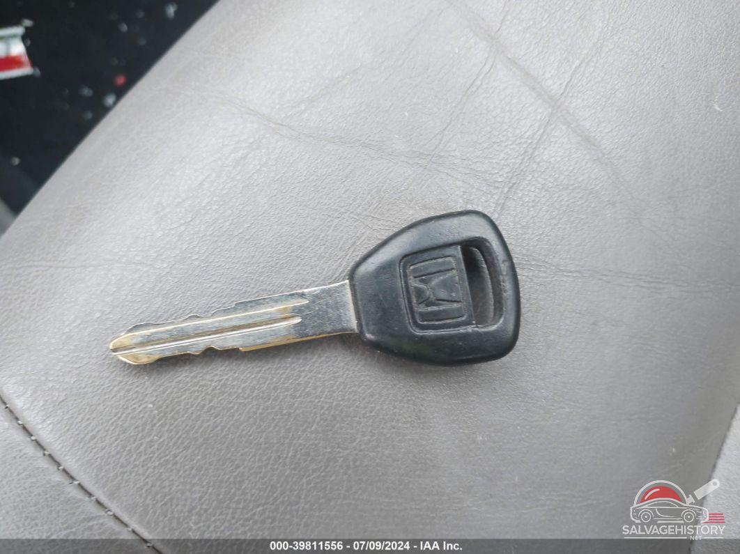 1HGCG16582A013689 2002 HONDA ACCORD photo no. 11