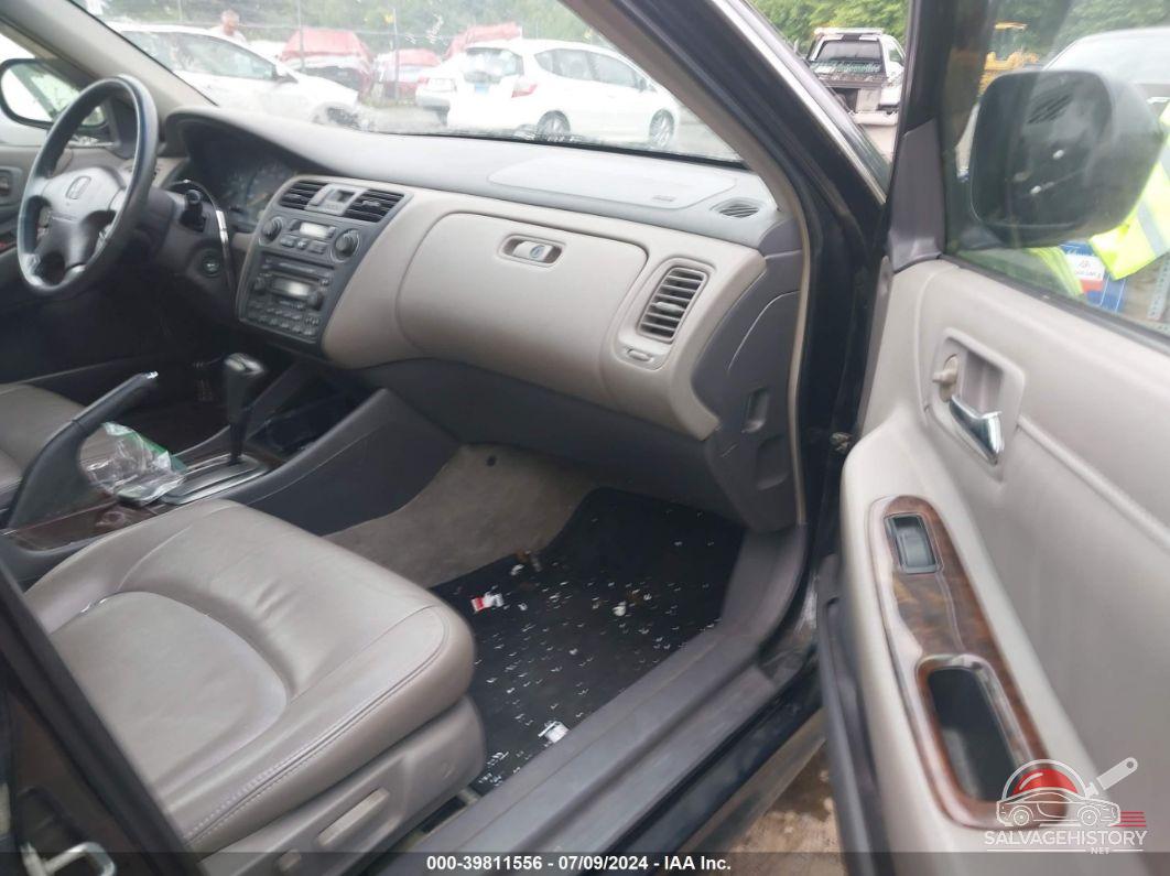 1HGCG16582A013689 2002 HONDA ACCORD photo no. 5
