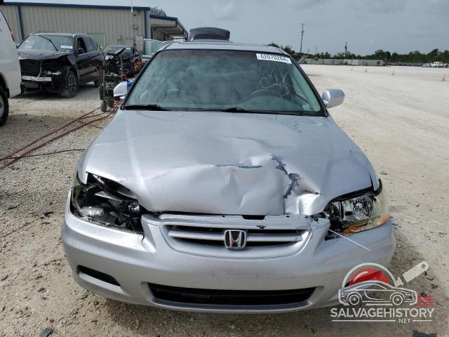 1HGCG56752A163378 2002 HONDA ACCORD photo no. 5