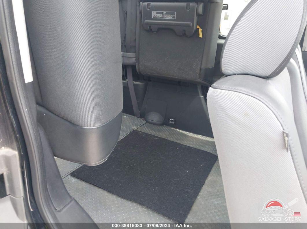 5J6YH27674L026496 2004 HONDA ELEMENT photo no. 8