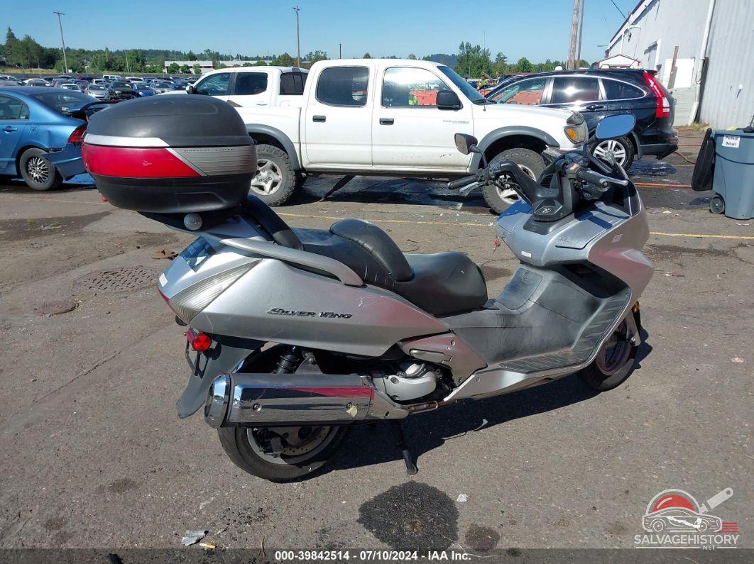 JH2PF01144K200028 2004 HONDA FSC600 photo no. 4