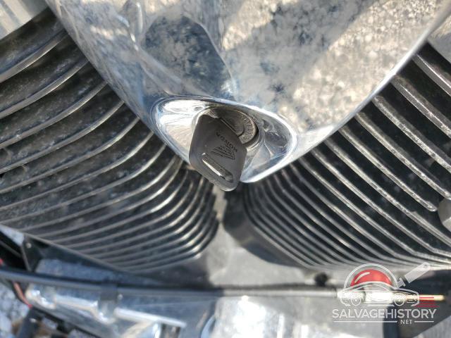 JH2SC6670BK101013 2011 HONDA VT CYCLE photo no. 8