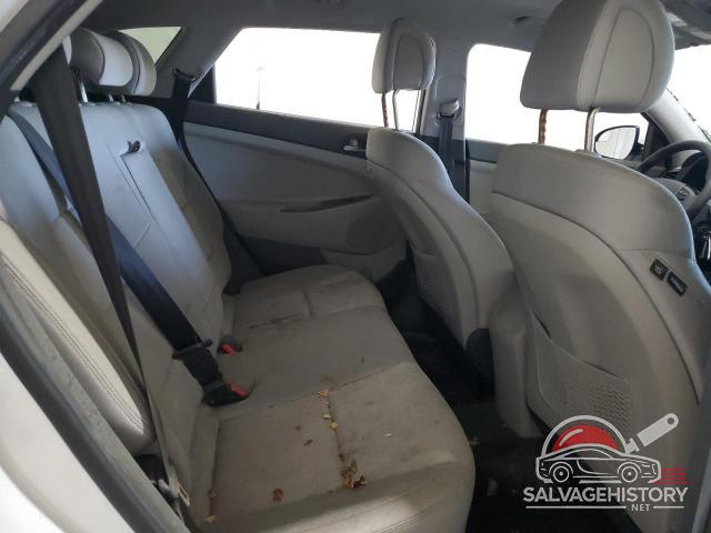 KM8J3CA44JU737884 2018 HYUNDAI TUCSON photo no. 10