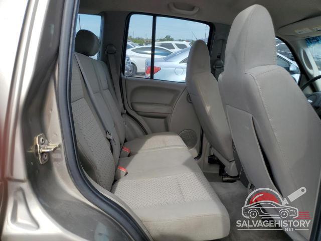 1J4GL38K05W561942 2005 JEEP LIBERTY photo no. 10