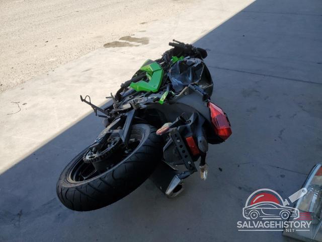 JKAEX8A18FDA21054 2015 KAWASAKI EX photo no. 4