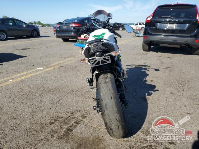 JKAEREG1XHDA00306 2017 KAWASAKI NINJA 650 photo no. 4
