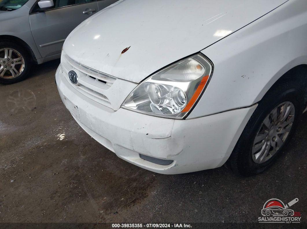 KNDMB233386241136 2008 KIA SEDONA photo no. 6