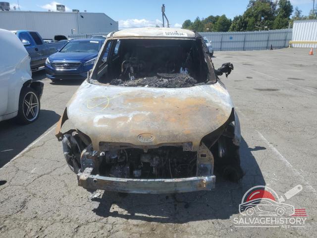 KNDJN2A25H7885803 2017 KIA SOUL photo no. 5