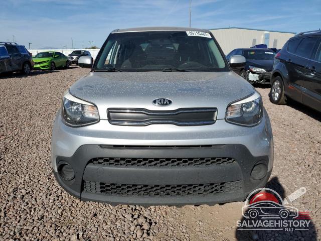 KNDJN2A28J7606429 2018 KIA SOUL photo no. 5