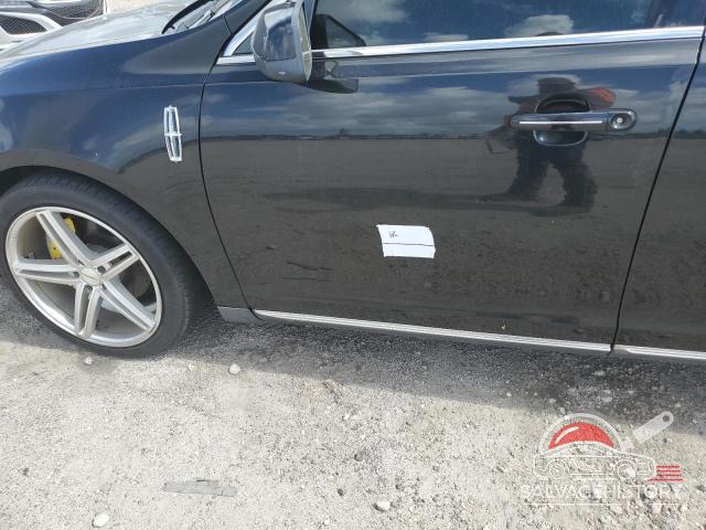1LNHL9FT8AG607381 2010 LINCOLN MKS photo no. 12