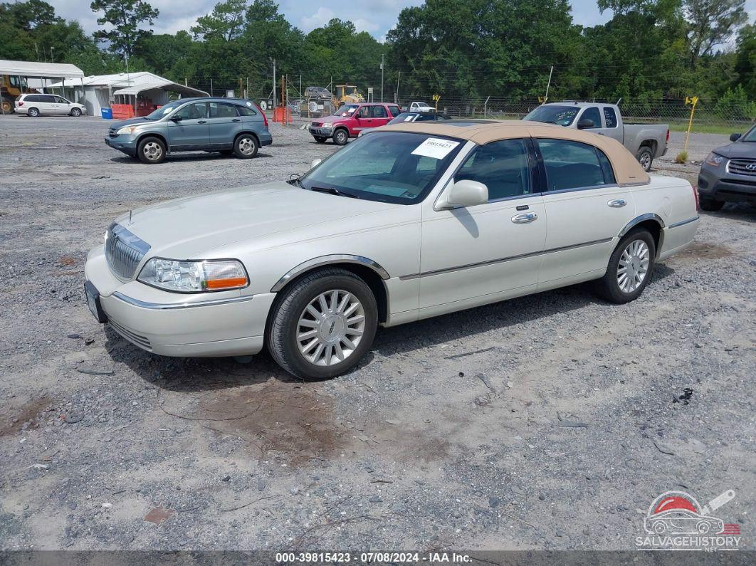 1LNHM83W14Y679821 2004 LINCOLN TOWN CAR photo no. 2