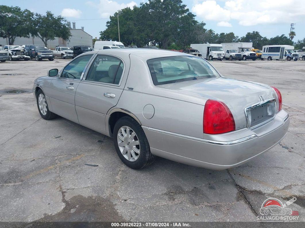 2LNBL8CV4AX613131 2010 LINCOLN TOWN CAR photo no. 3