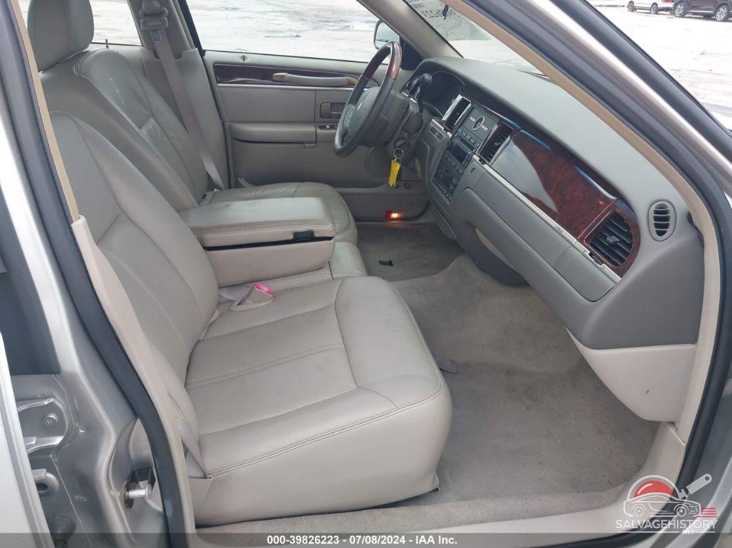 2LNBL8CV4AX613131 2010 LINCOLN TOWN CAR photo no. 5