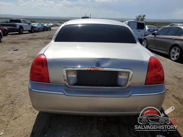 1LNHM81W03Y658217 2003 LINCOLN TOWNCAR photo no. 6