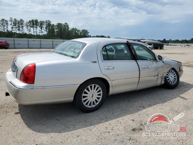 1LNHM82W55Y652687 2005 LINCOLN TOWNCAR photo no. 3