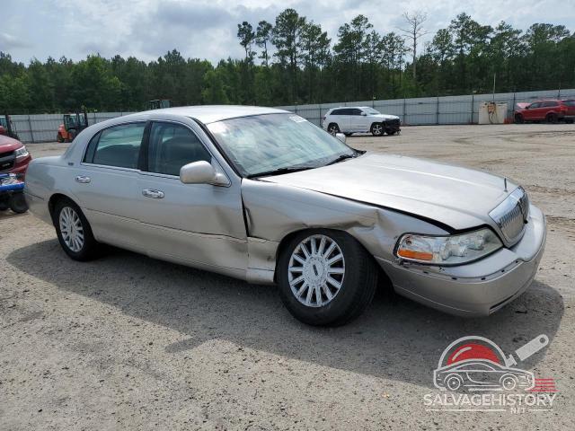 1LNHM82W55Y652687 2005 LINCOLN TOWNCAR photo no. 4