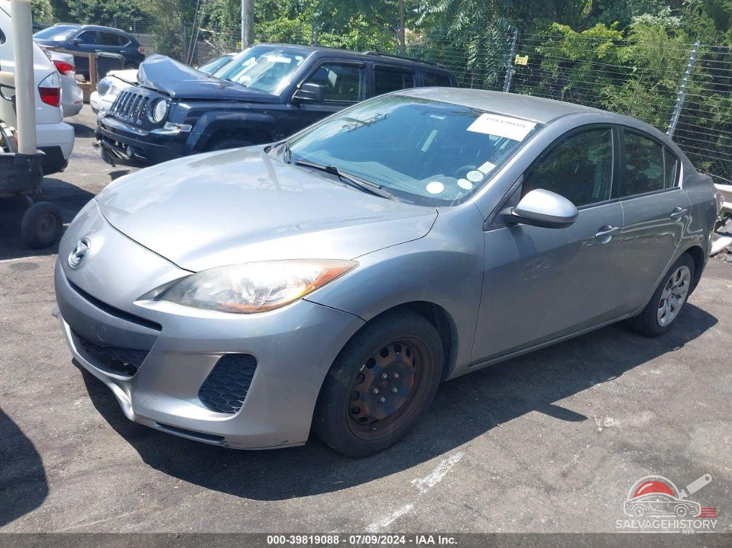 JM1BL1UF1C1552383 2012 MAZDA MAZDA3 photo no. 2
