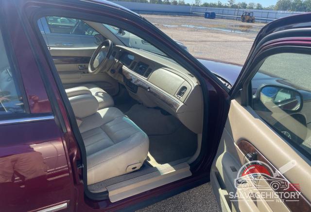 2MEBM7FV6AX631832 2010 MERCURY GRMARQUIS photo no. 5