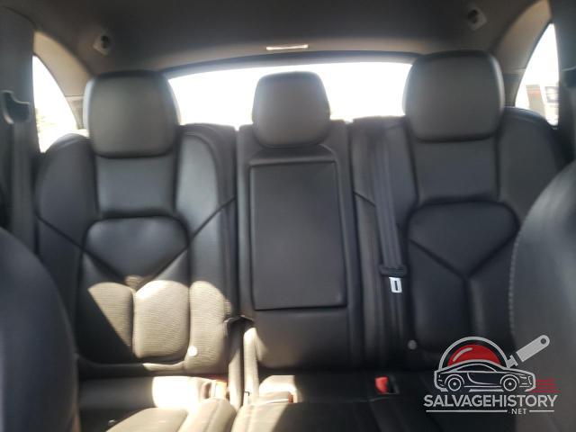 WP1AA2A20GLA10662 2016 PORSCHE CAYENNE photo no. 10