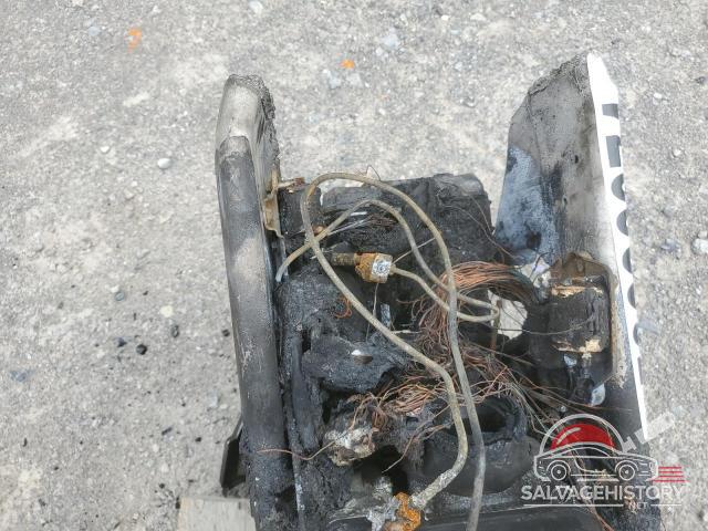 JS1VU51A8E2102781 2014 SUZUKI CYCLE DL photo no. 7