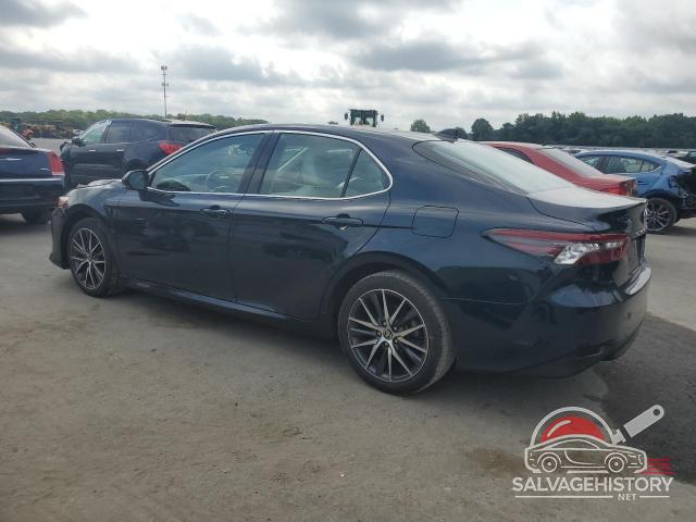 4T1F11AK2MU452071 2021 TOYOTA CAMRY photo no. 2
